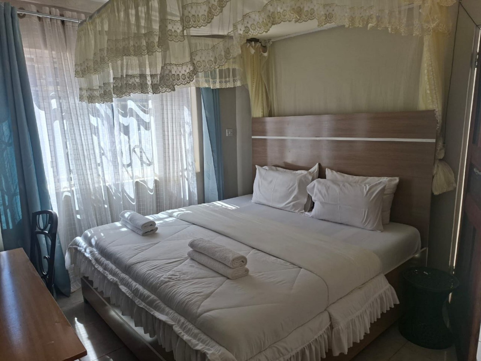 Deluxe room with fresh white linen