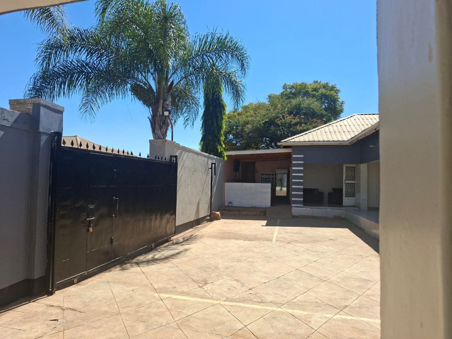 Guesthouse vs Hotel in Lilongwe: Which Stay Suits You?